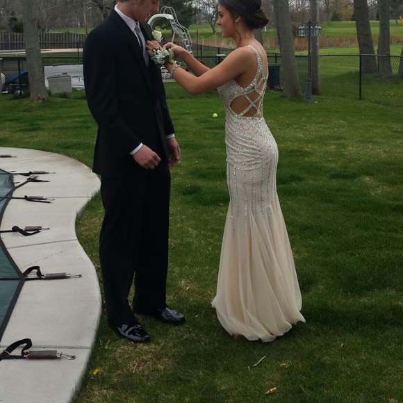 Prom dress!! - Picture 2 of 3